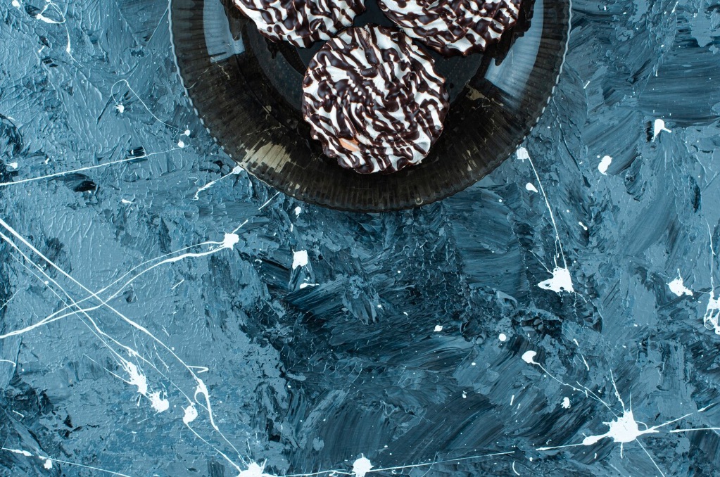 Dettaglio di qualità artigianale e tecnologia in una casa Elvia